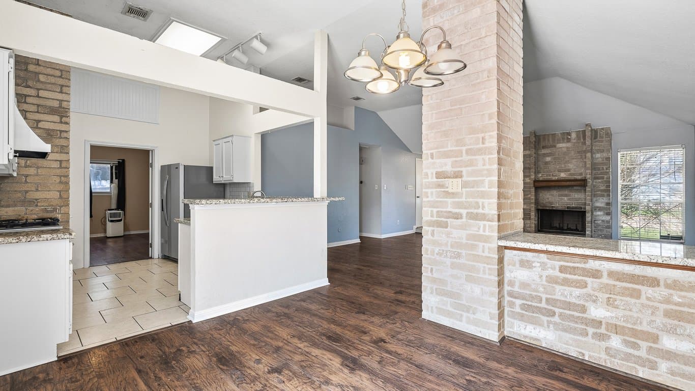 Houston House: 19511 Coppervine Ln