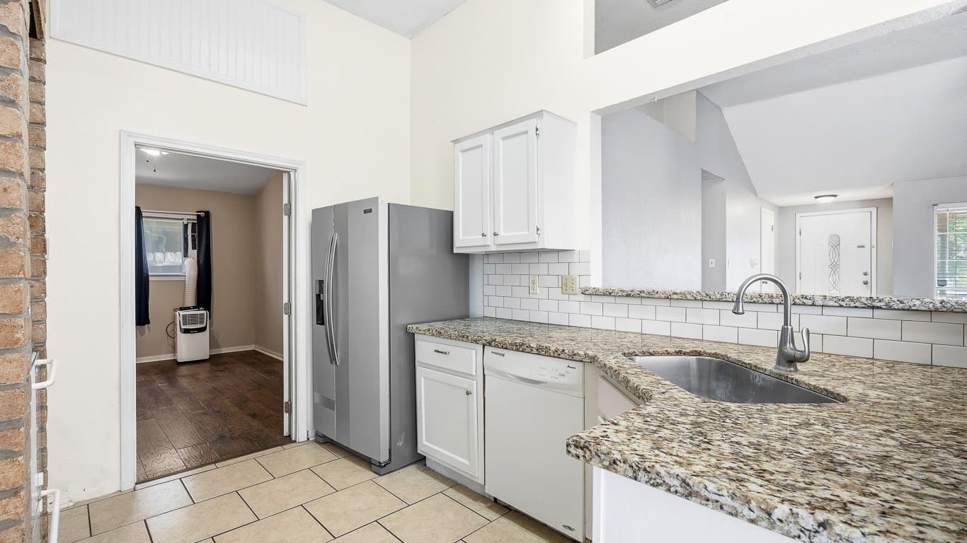 Houston House: 19511 Coppervine Ln