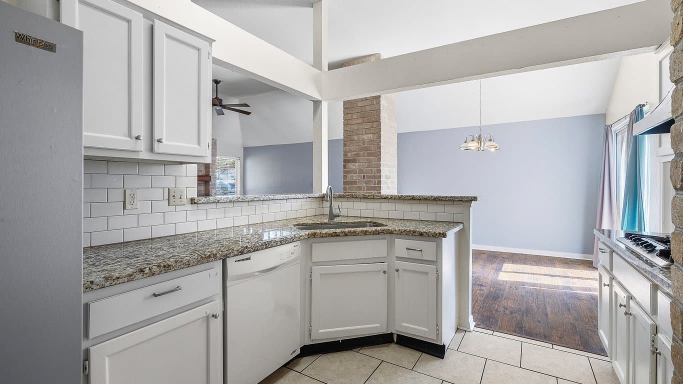 Houston House: 19511 Coppervine Ln