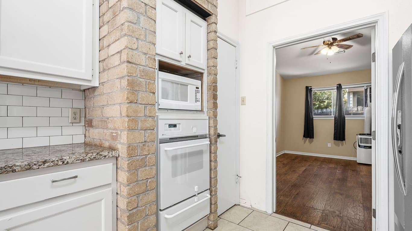 Houston House: 19511 Coppervine Ln