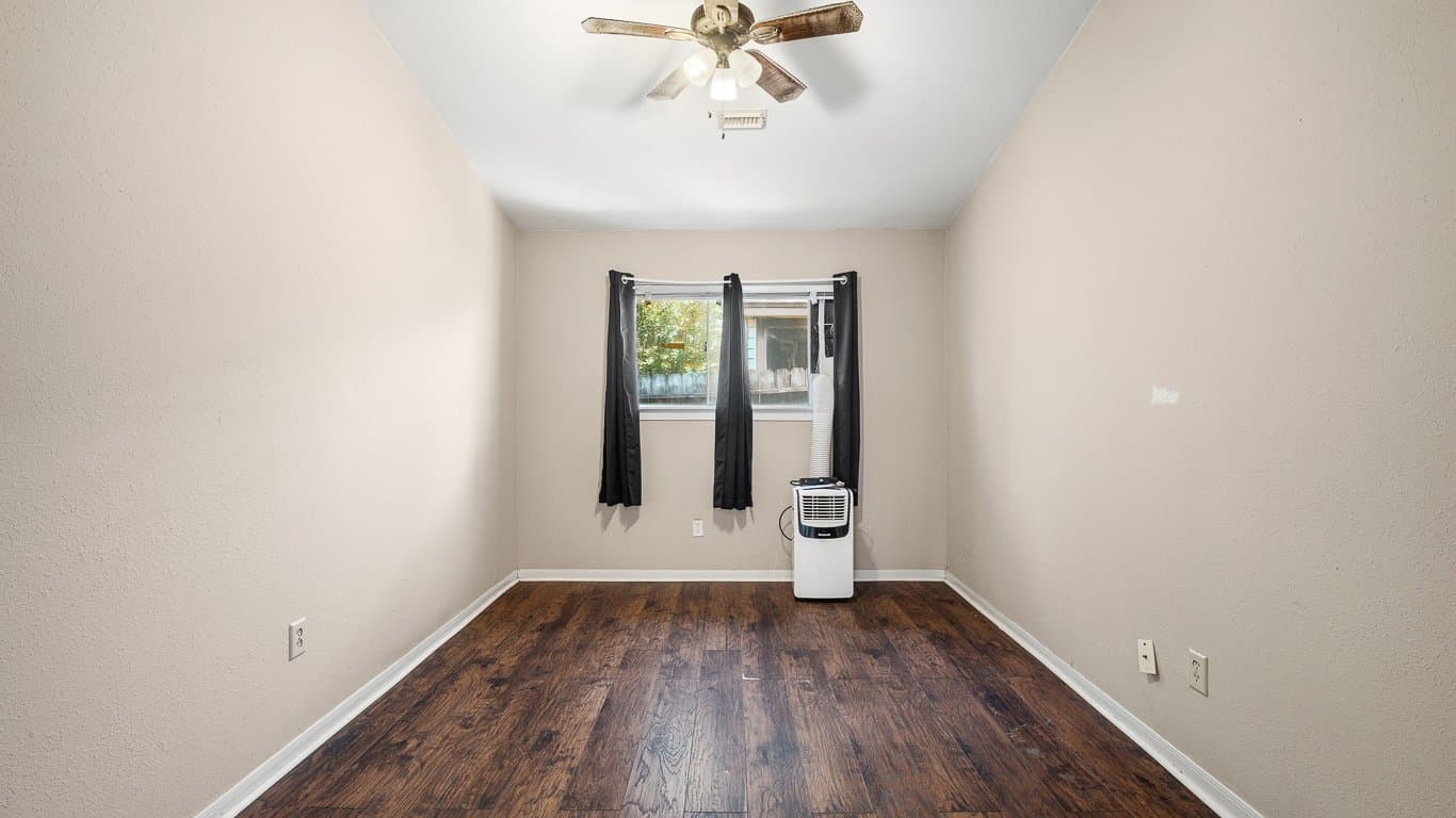 Houston House: 19511 Coppervine Ln