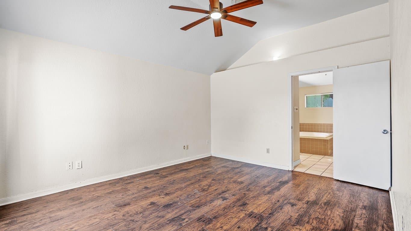 Houston House: 19511 Coppervine Ln