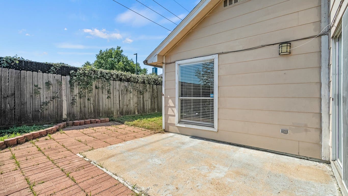 Houston House: 19511 Coppervine Ln