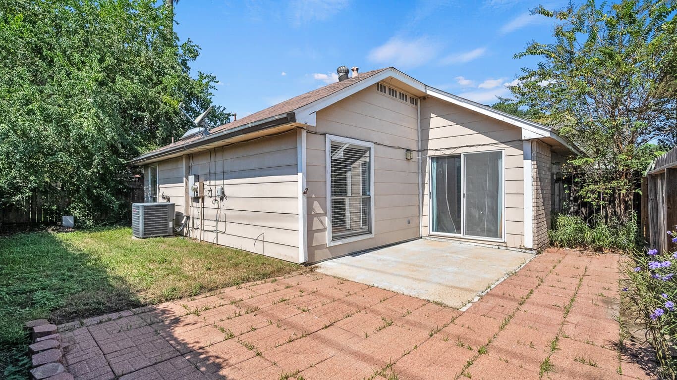Houston House: 19511 Coppervine Ln