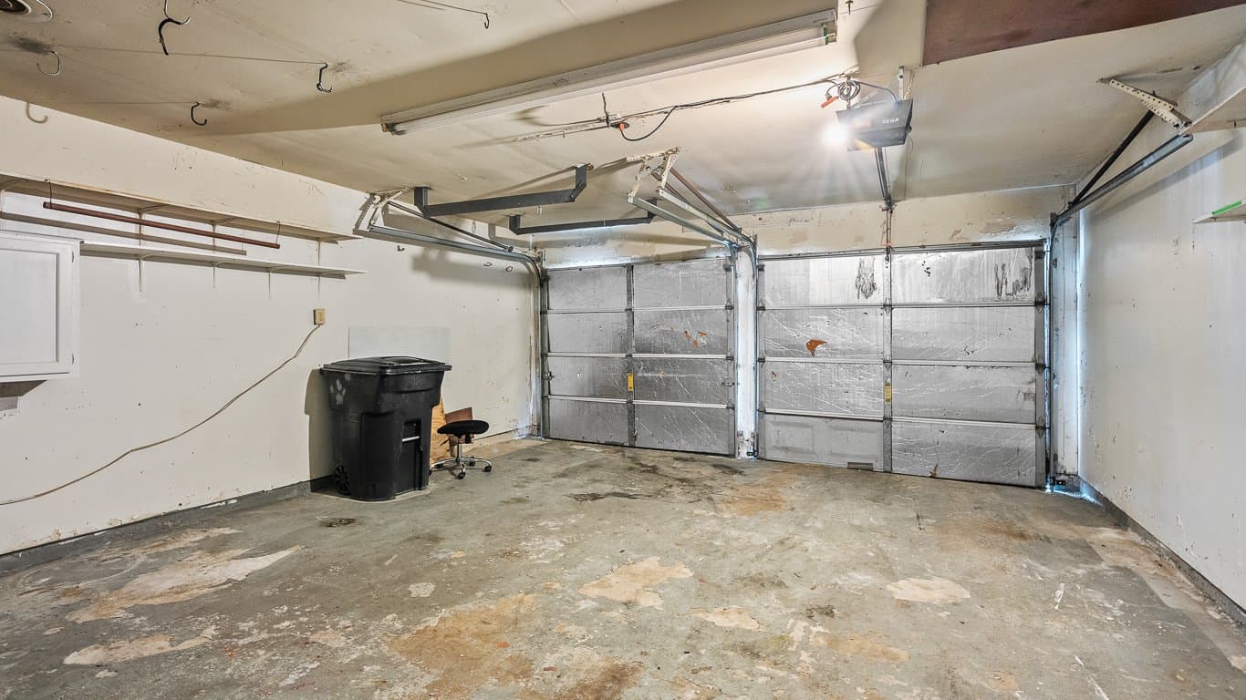 Houston House: 19511 Coppervine Ln