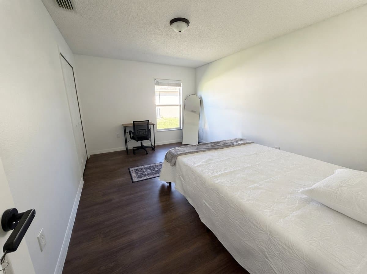 Palm Bay Single Room: 489 Freeman Rd NW