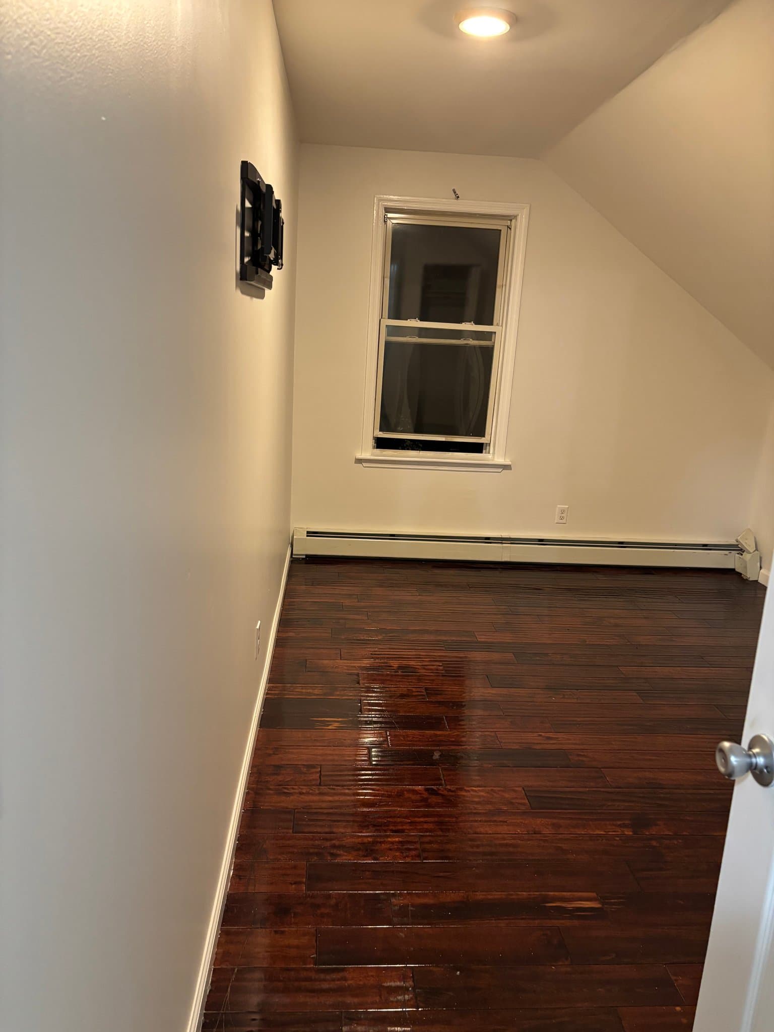 Albany Single Room: 205 Ontario St