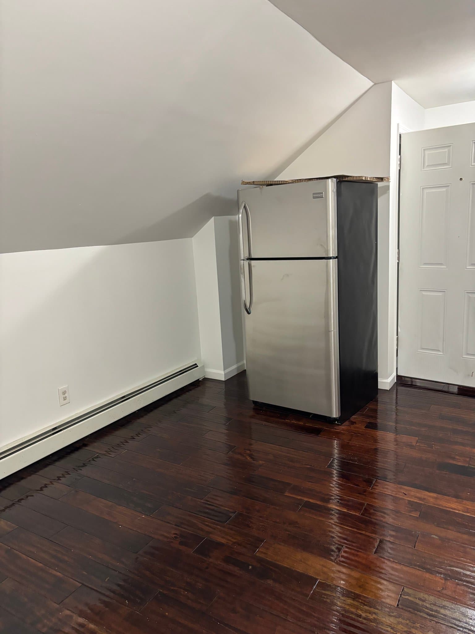 Albany Single Room: 205 Ontario St