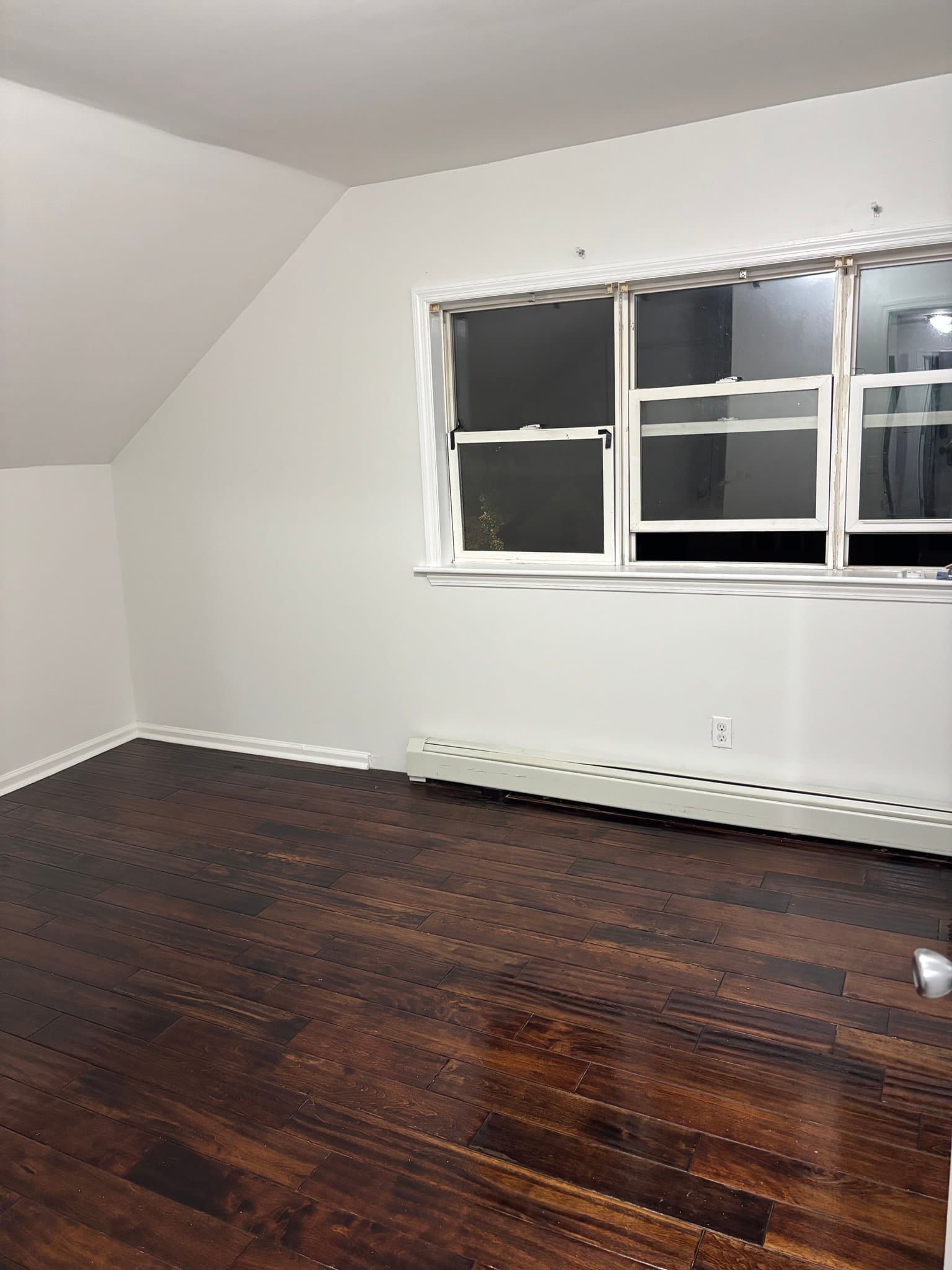 Albany Single Room: 205 Ontario St