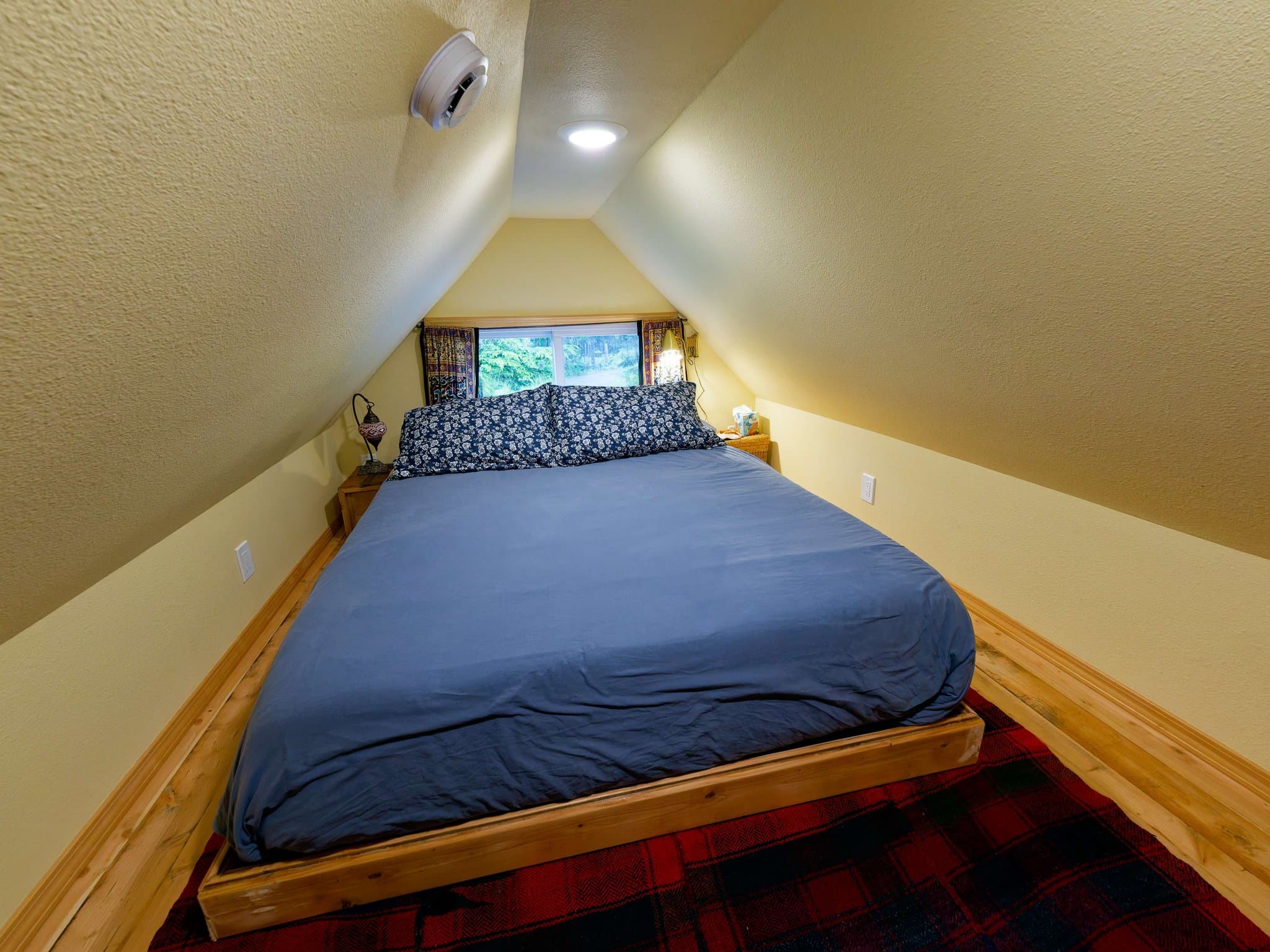Juneau House: 20136 Cohen Drive