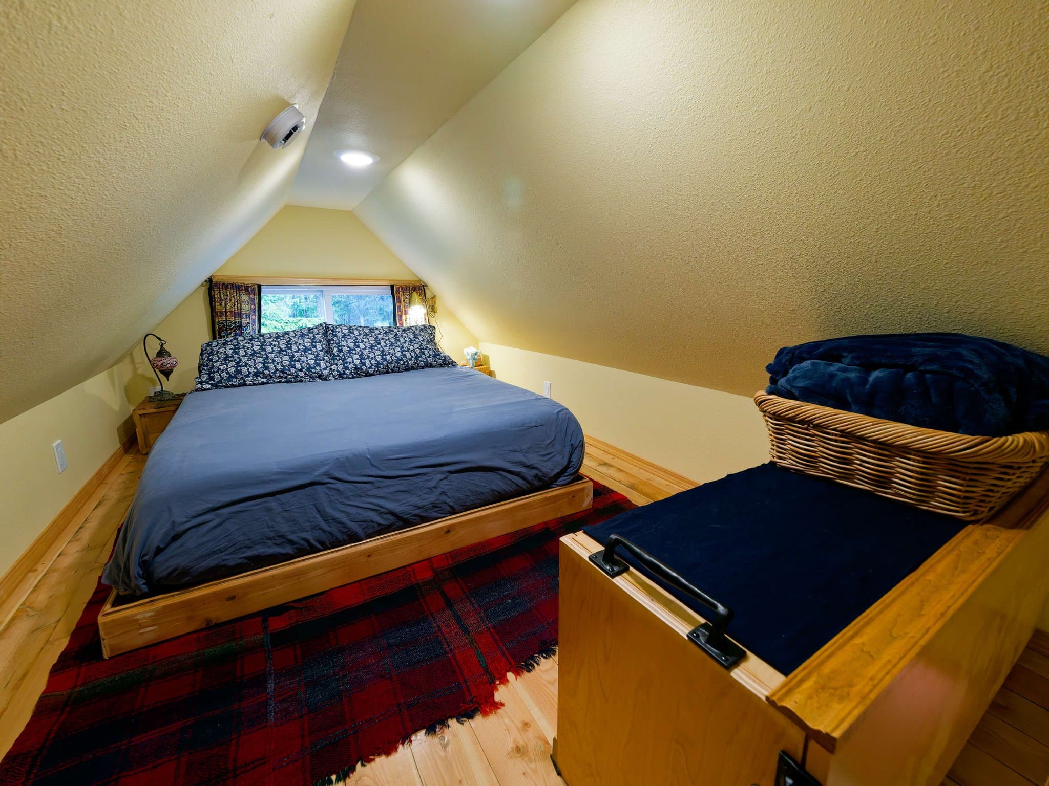 Juneau House: 20136 Cohen Drive