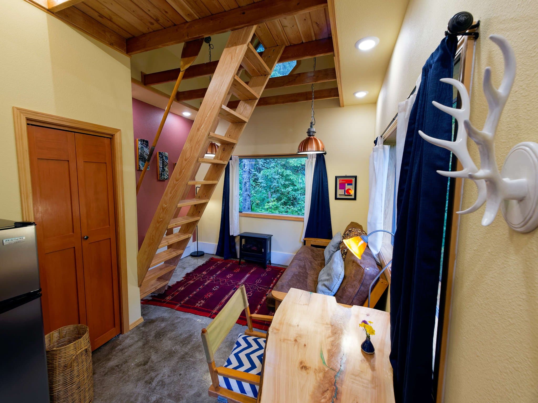 Juneau House: 20136 Cohen Drive