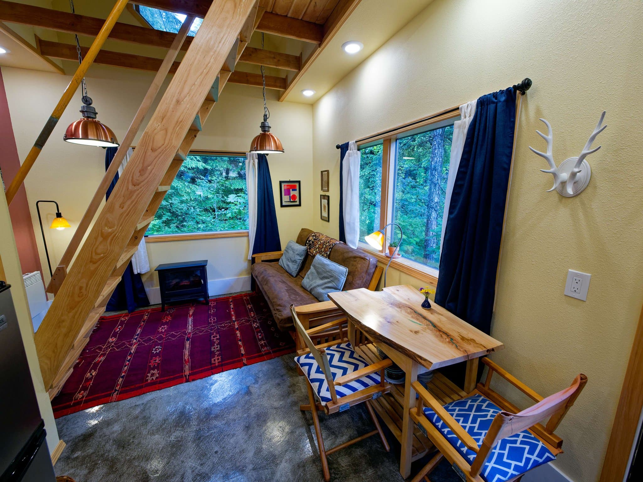 Juneau House: 20136 Cohen Drive