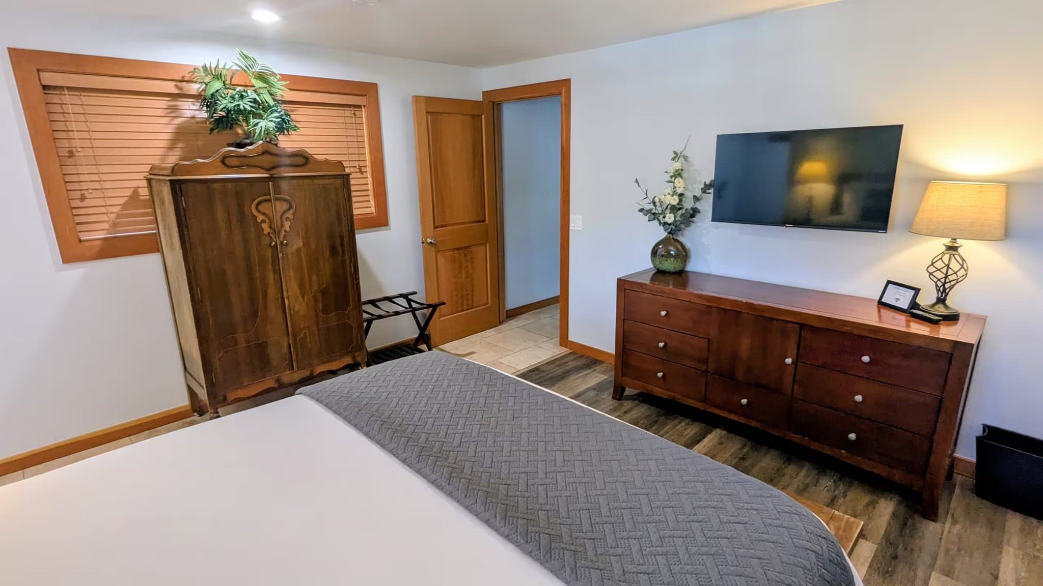 Chelan Condo: 420 W Manson Rd