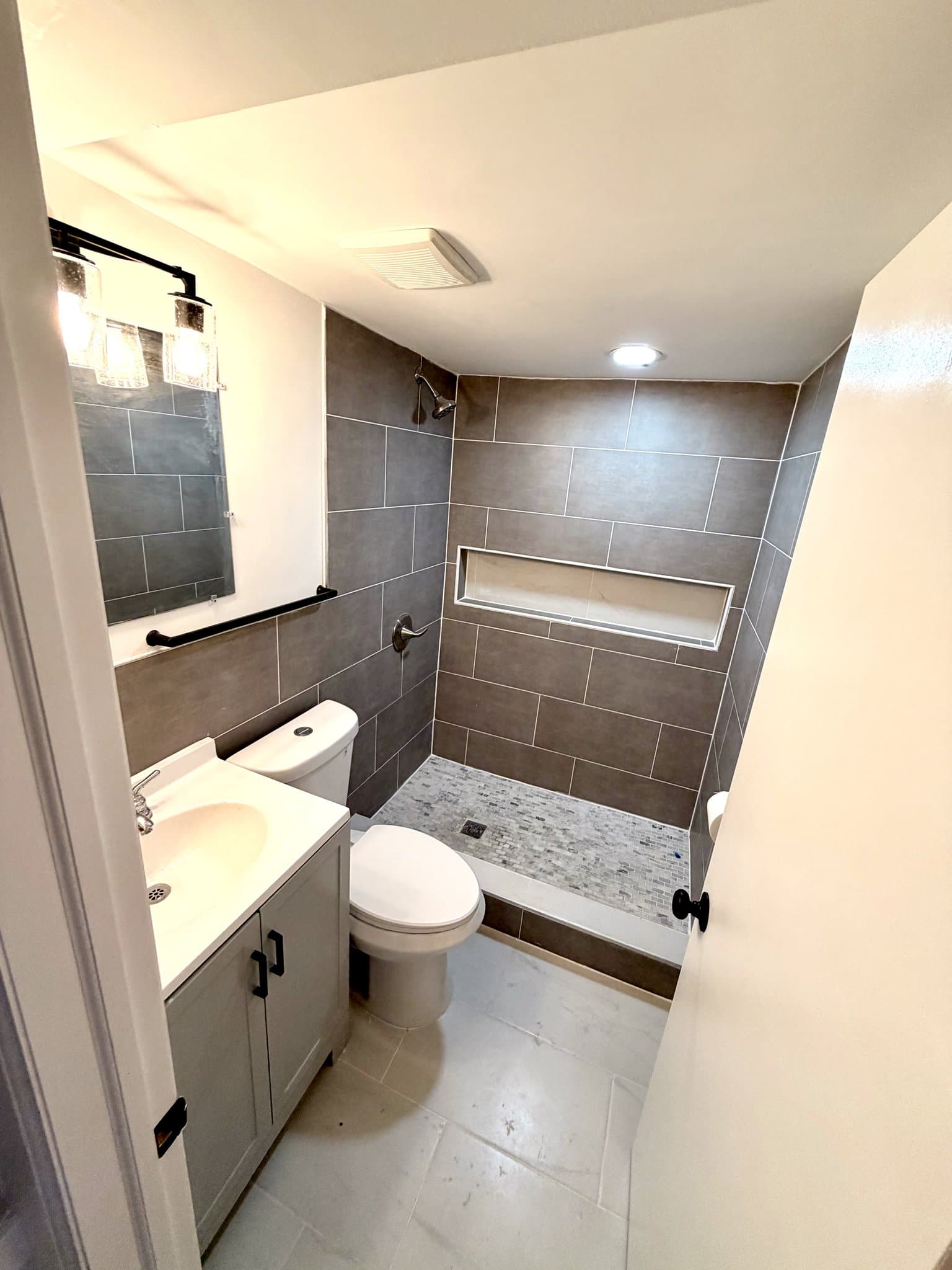 NEWARK Single Room: 390 LAFAYETTE ST