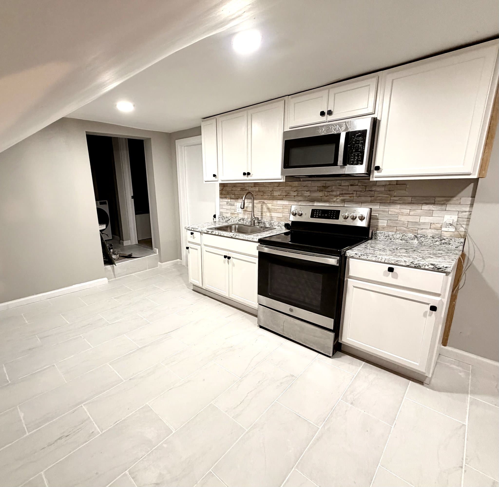 NEWARK Single Room: 390 LAFAYETTE ST