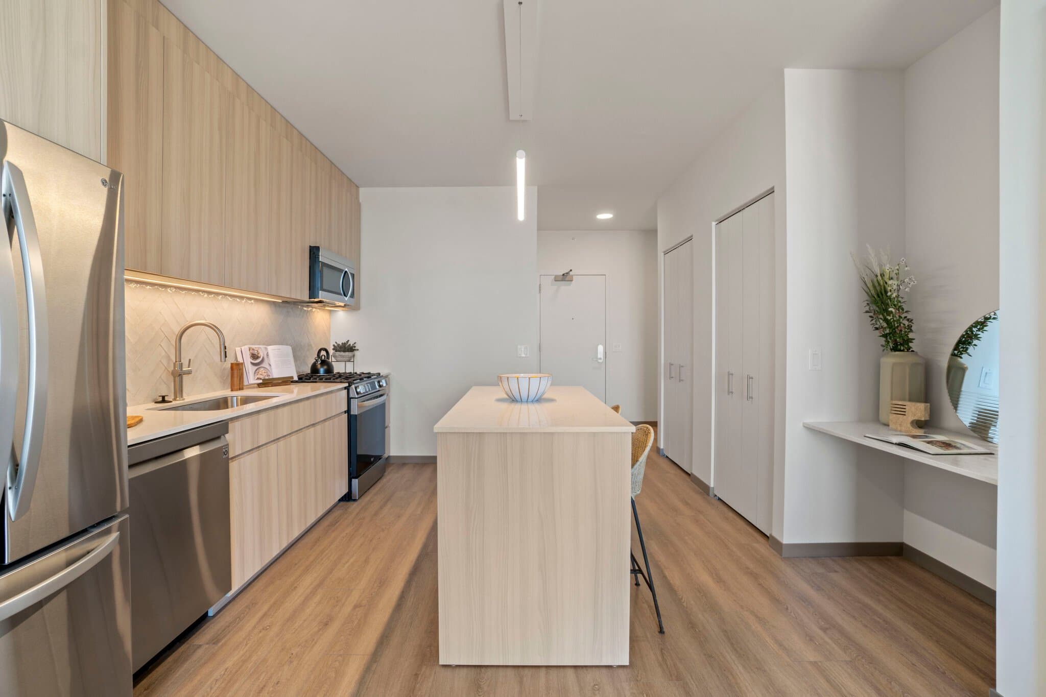 Chicago Condo: 489 S Damen Ave