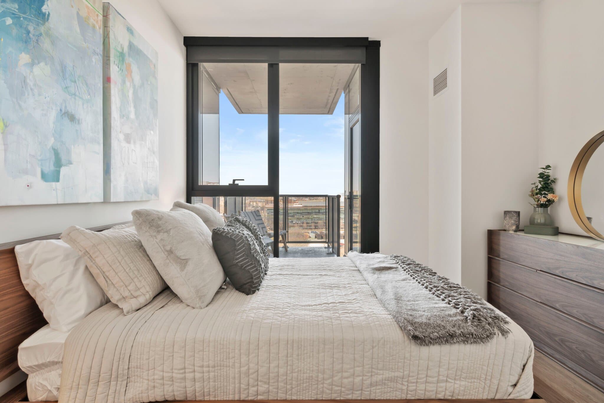 Chicago Condo: 489 S Damen Ave