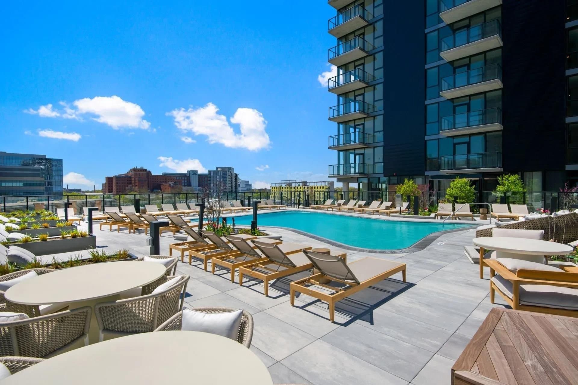 Chicago Condo: 489 S Damen Ave