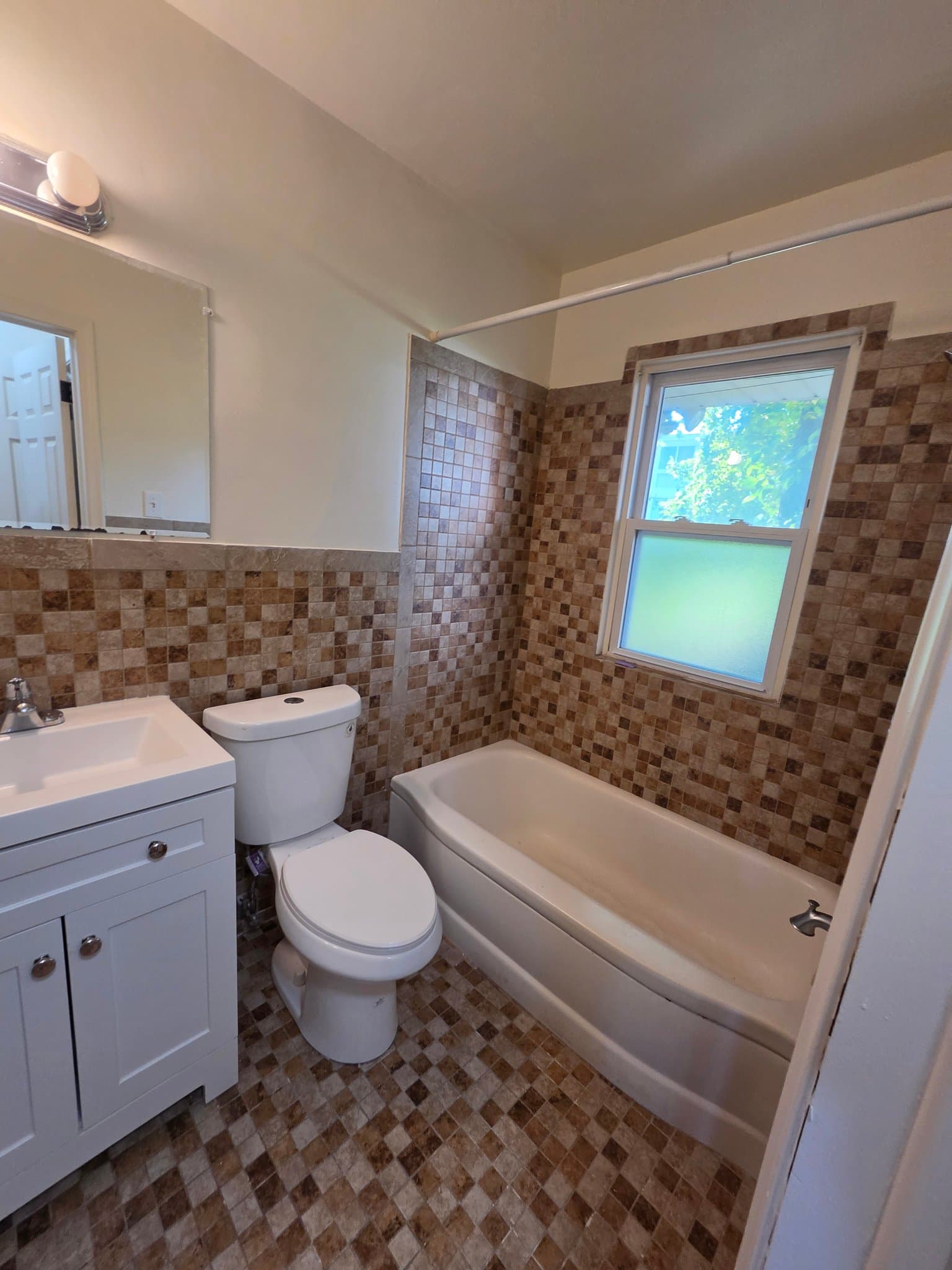 Royal Oak Apartment: 2626 Galpin Ave