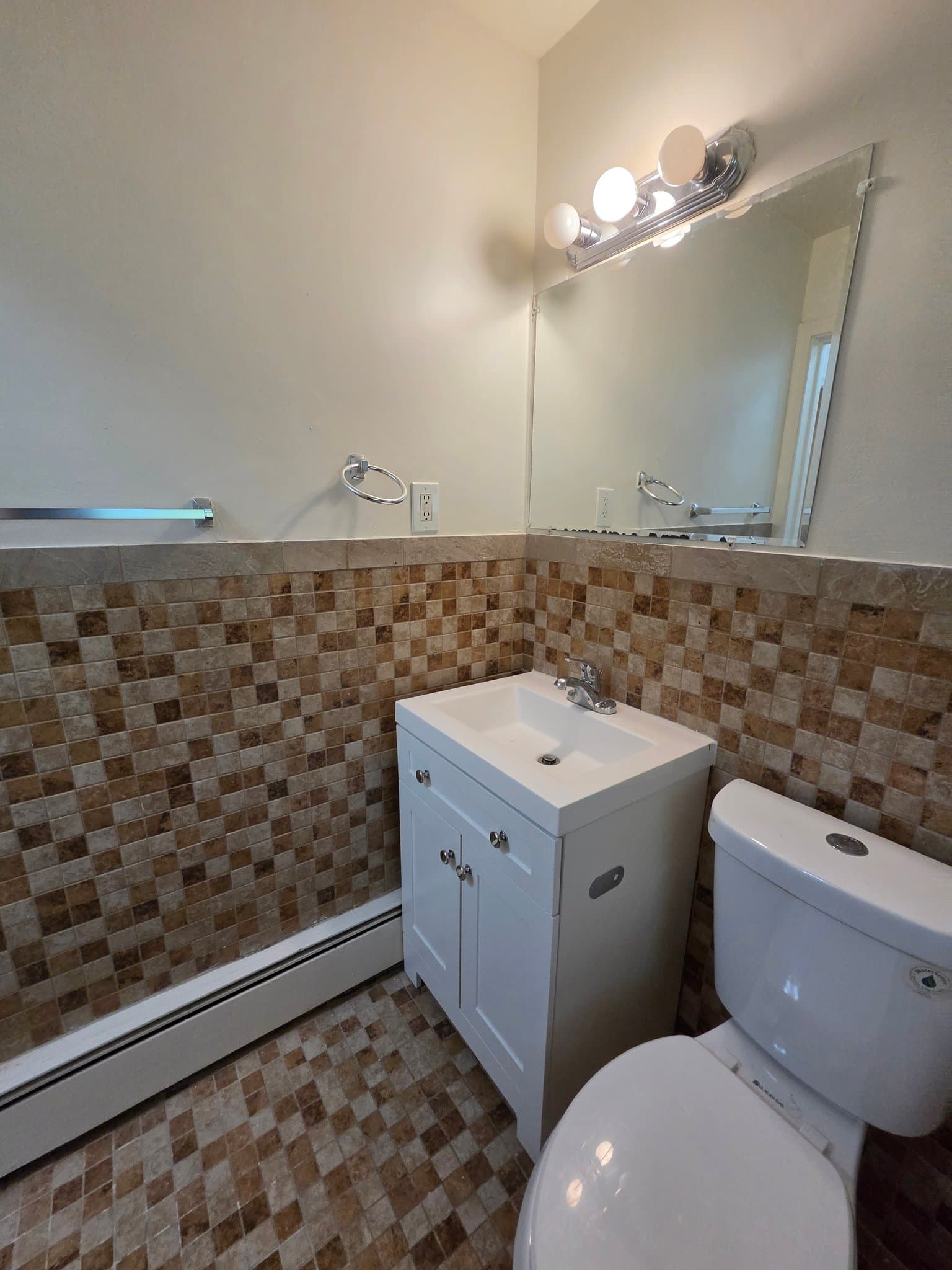 Royal Oak Apartment: 2626 Galpin Ave