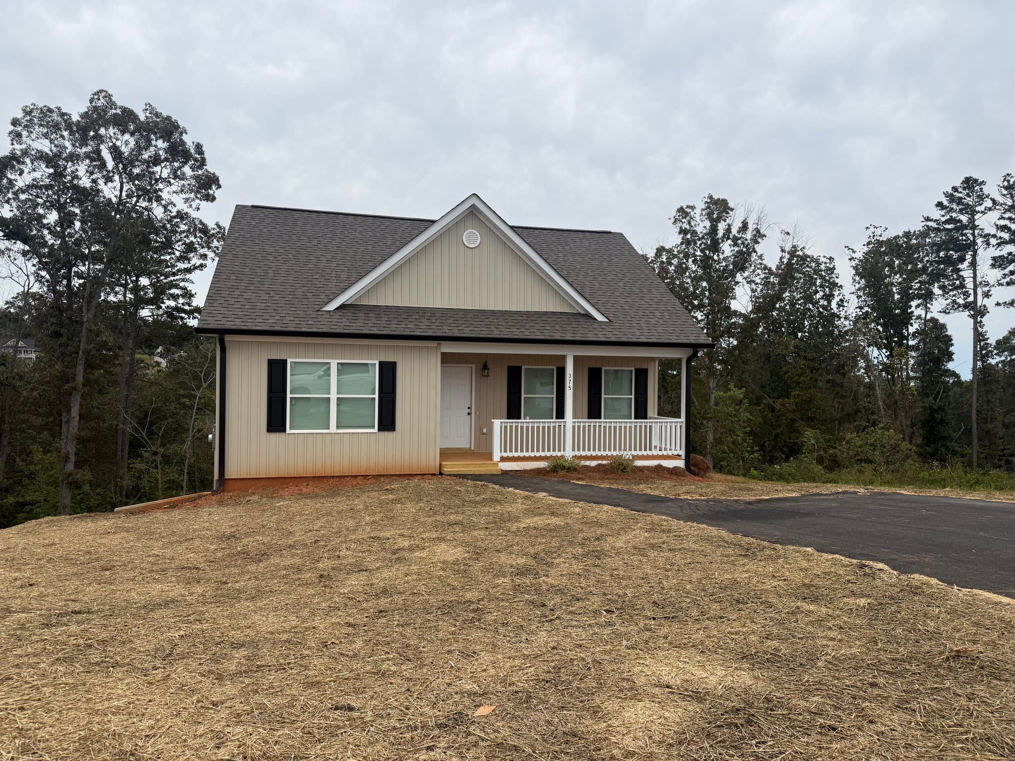 Dahlonega House: 375 Grand Oak Ln