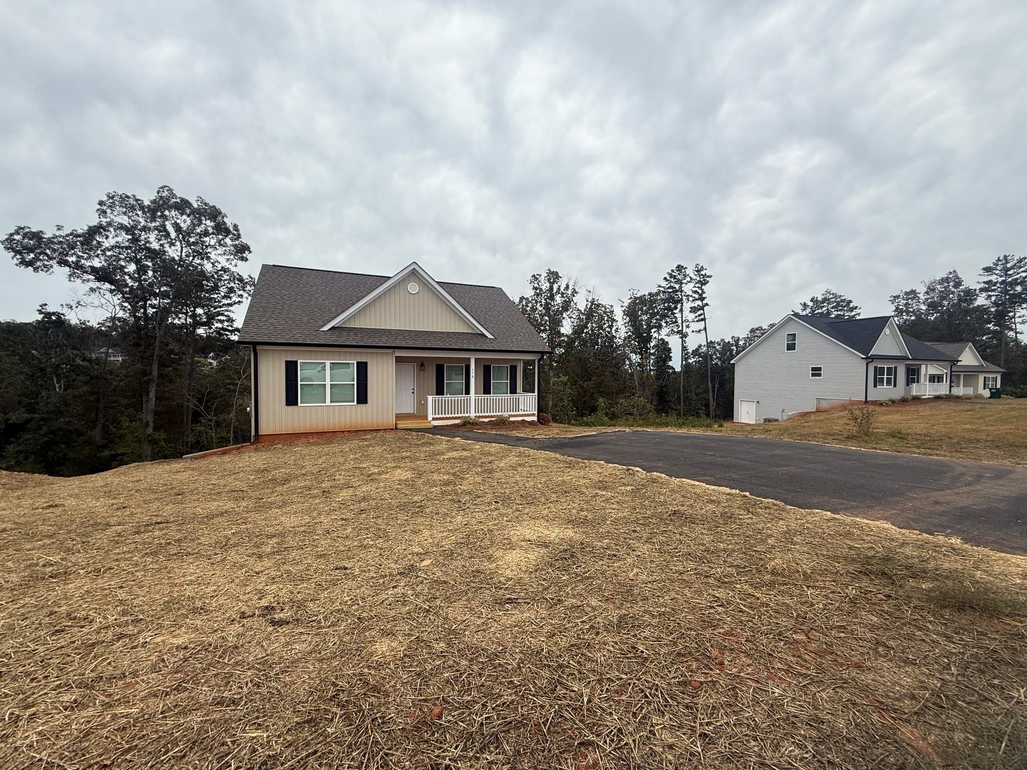 Dahlonega House: 375 Grand Oak Ln
