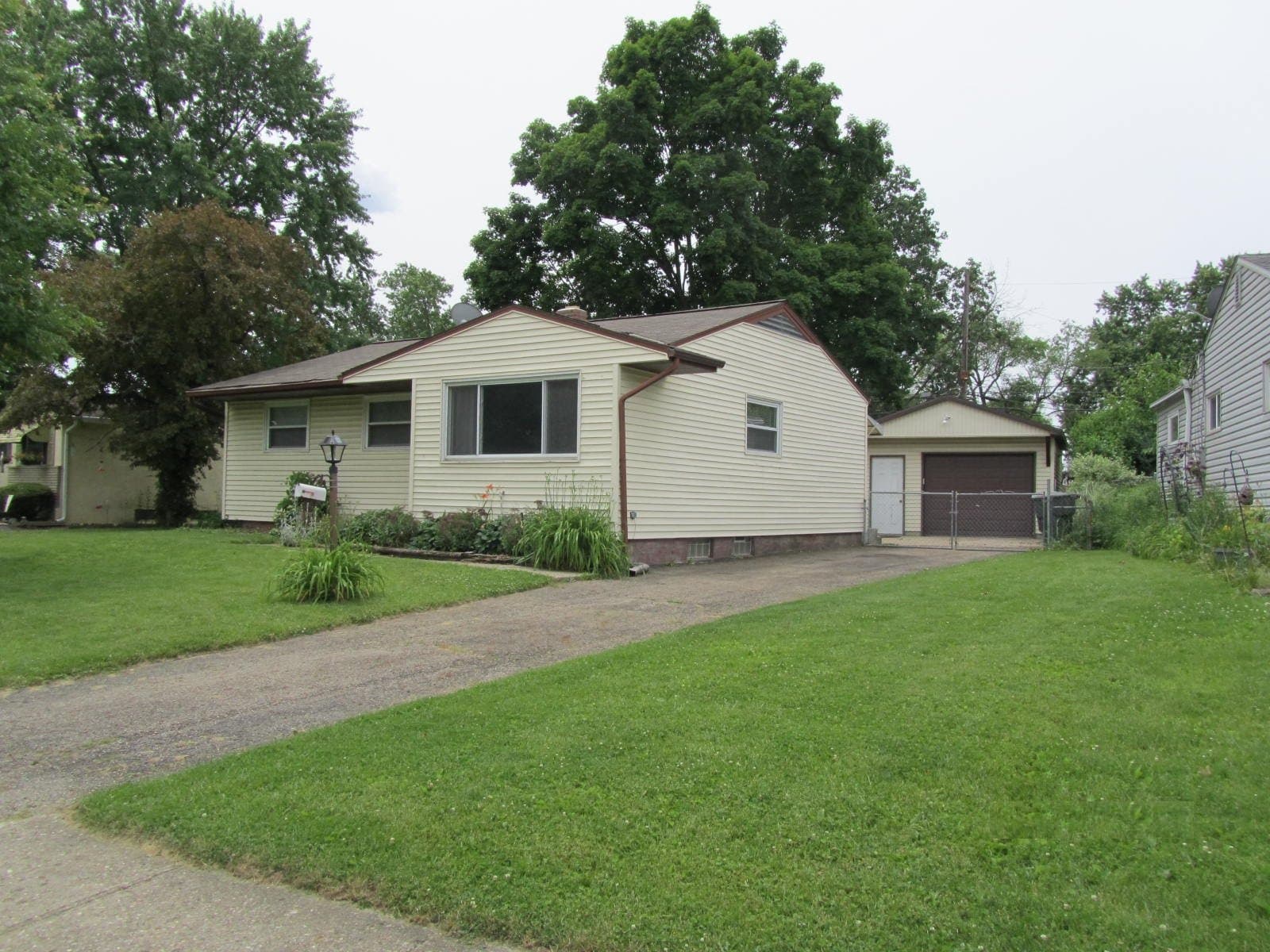 Columbus House: 5289 Eisenhower Rd