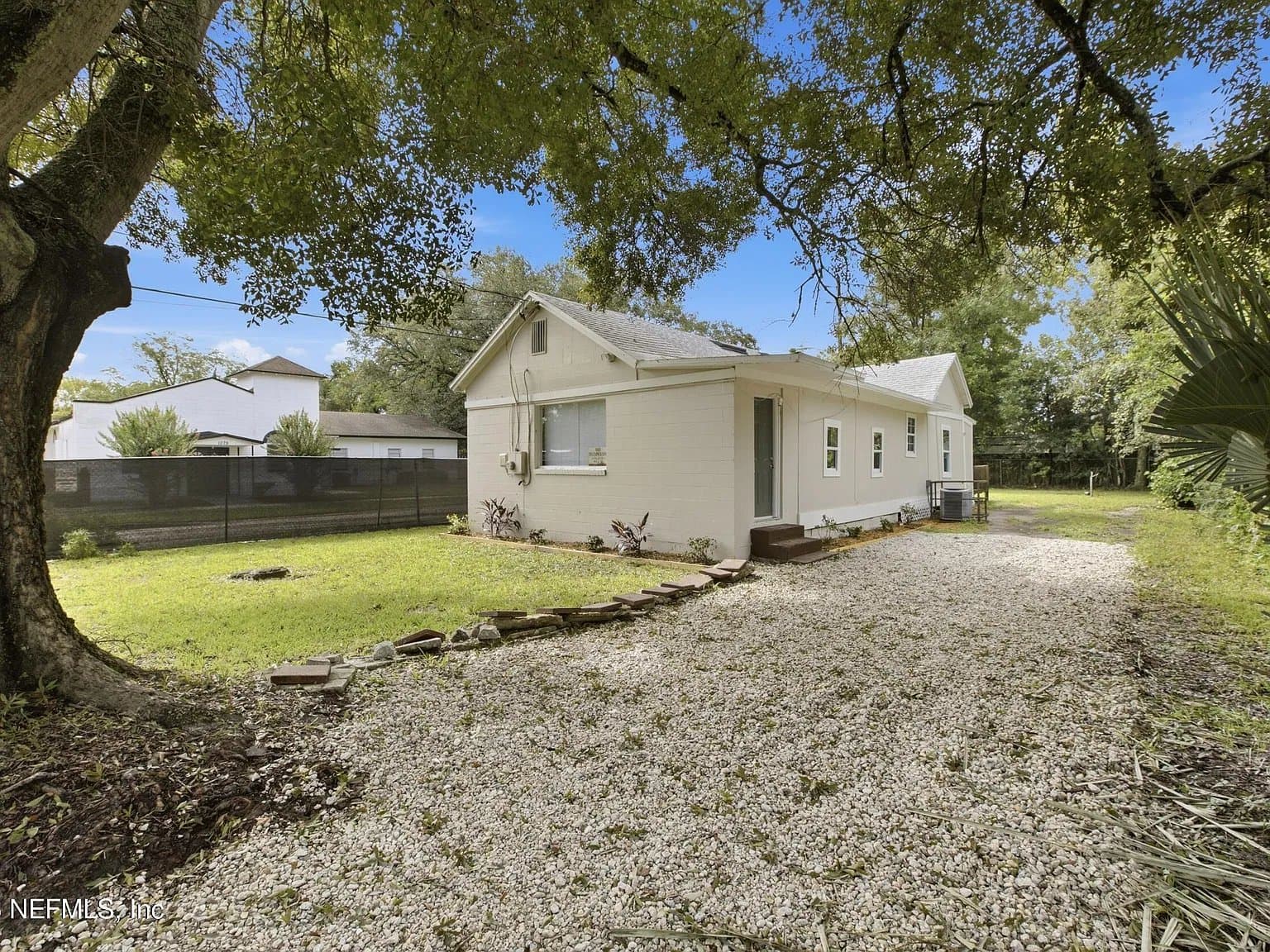 Jacksonville House: 2202 W 1st St