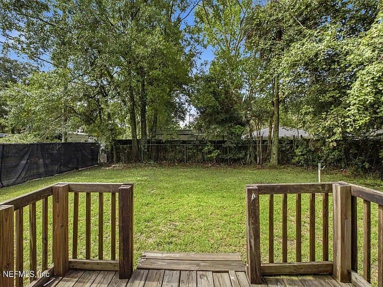 Jacksonville House: 2202 W 1st St