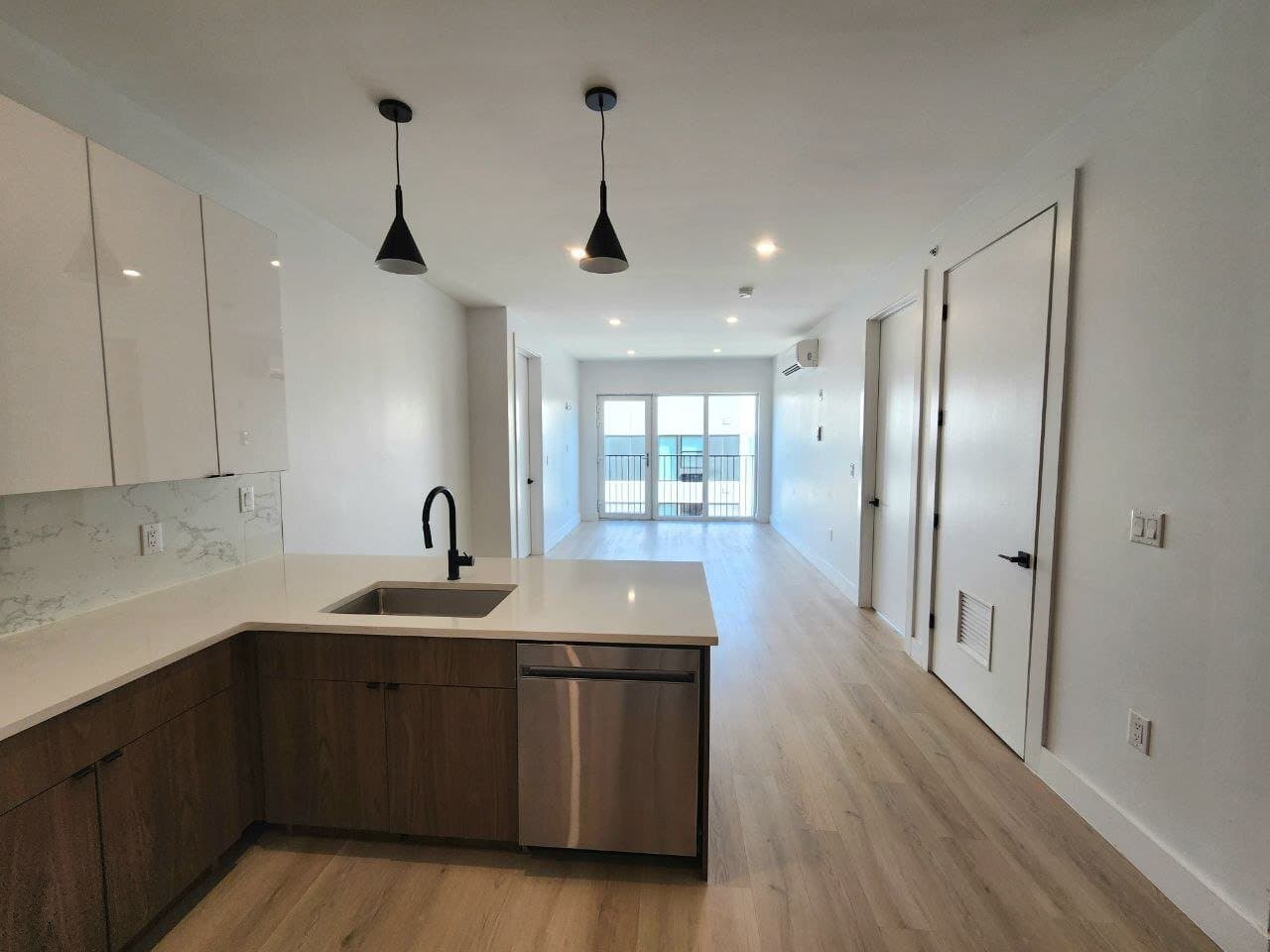 newark Apartment: 19 Livingston St