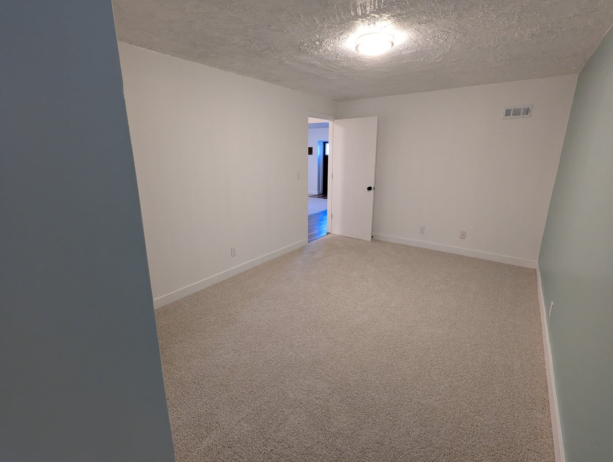 Taylorsville Single Room: 5971 South 2700 West