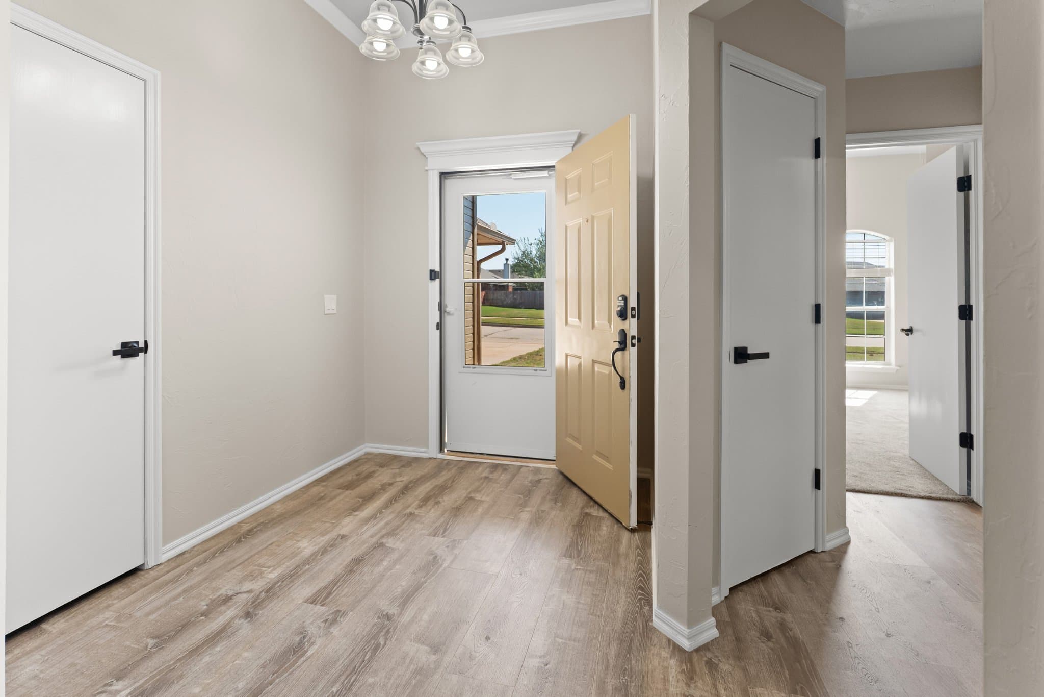 Mustang House: 341 E Plantation Ter