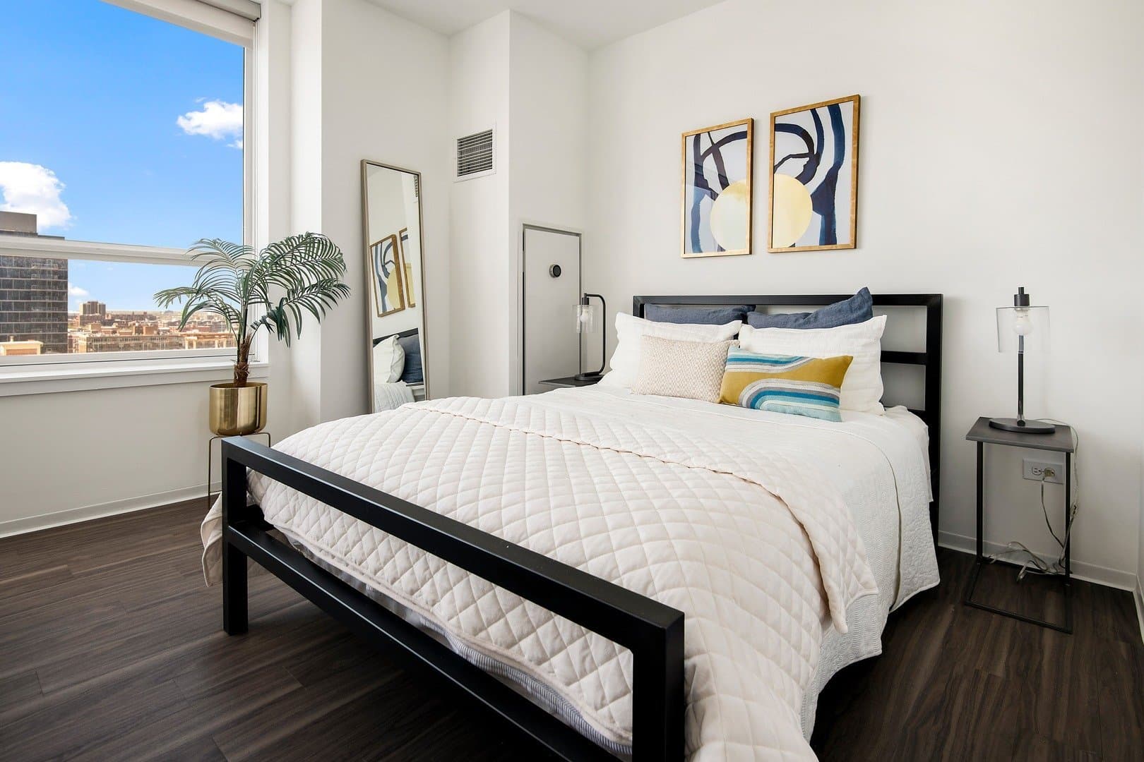 Chicago Condo: 201 S Halsted St