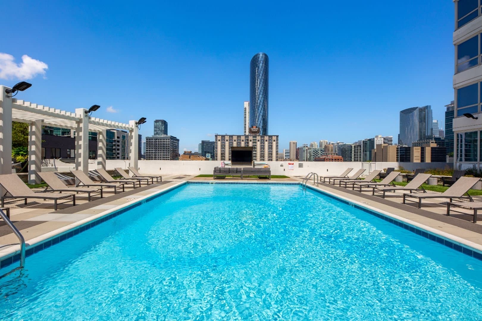 Chicago Condo: 755 W Quincy St