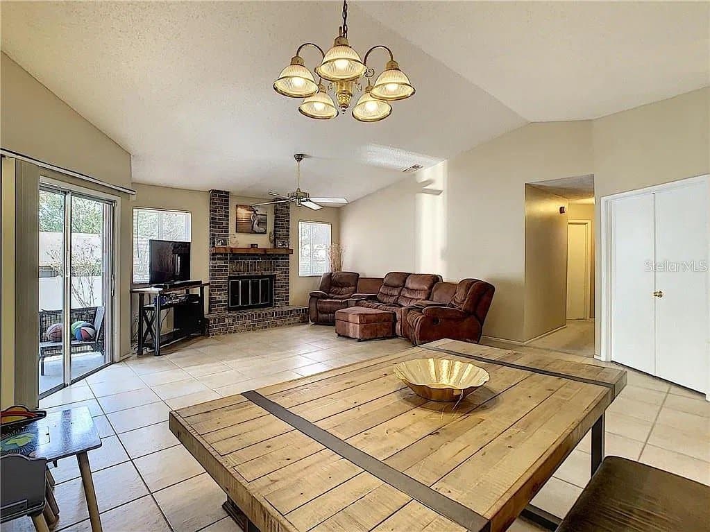 Ocoee House: 1512 Prairie Lake Blvd