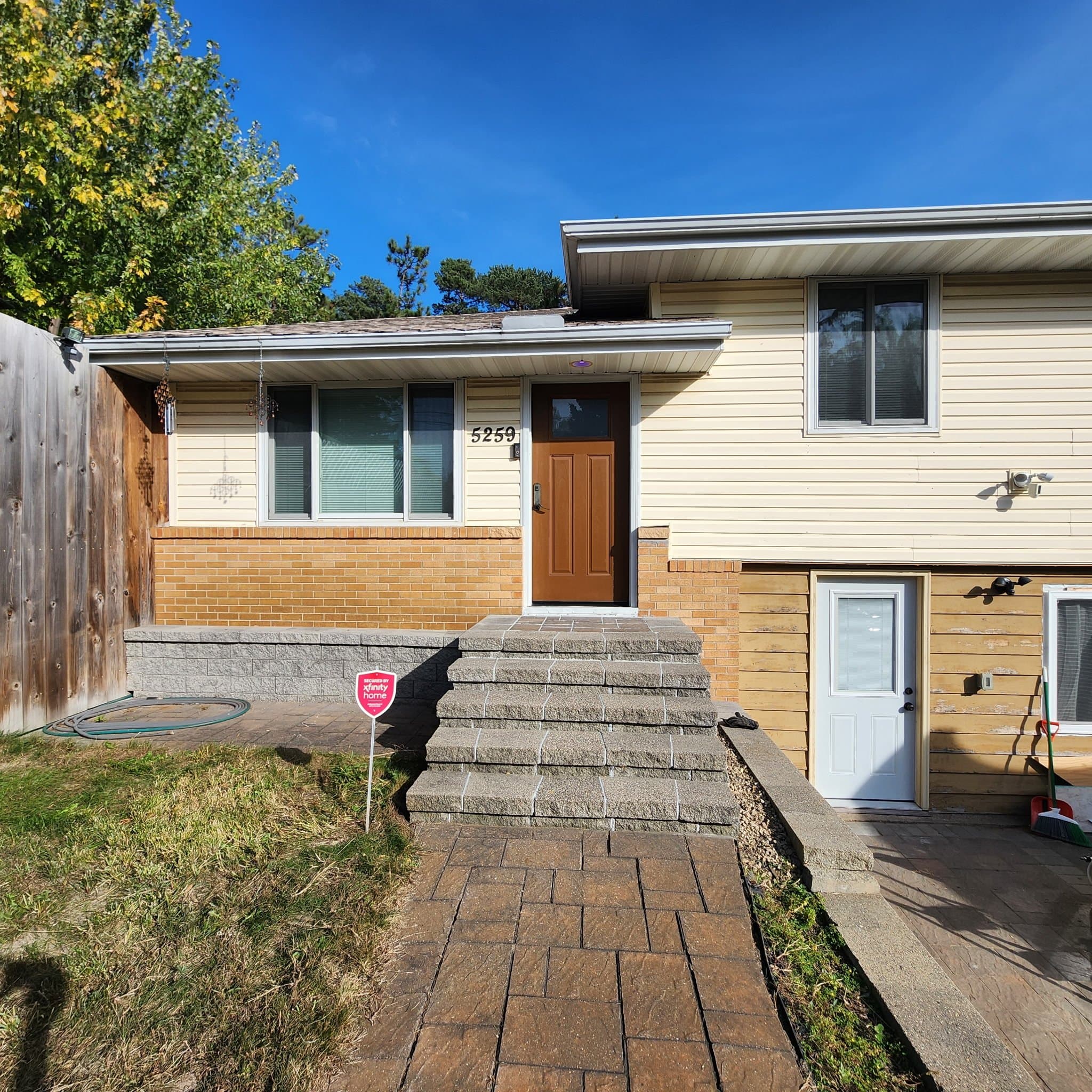 Oakdale House: 5259 Geneva Ave N