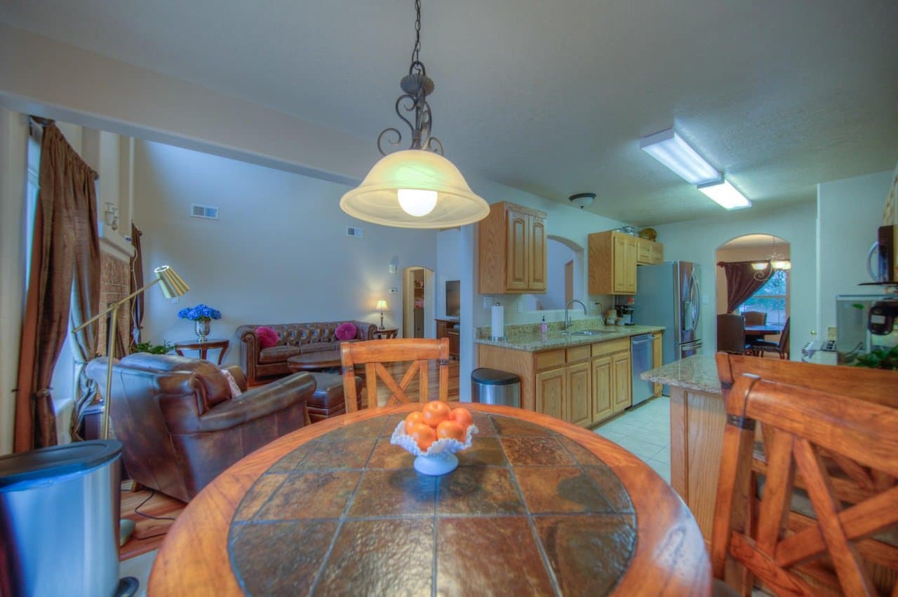 Albuquerque House: 5400 Monterey Cove Ave NW