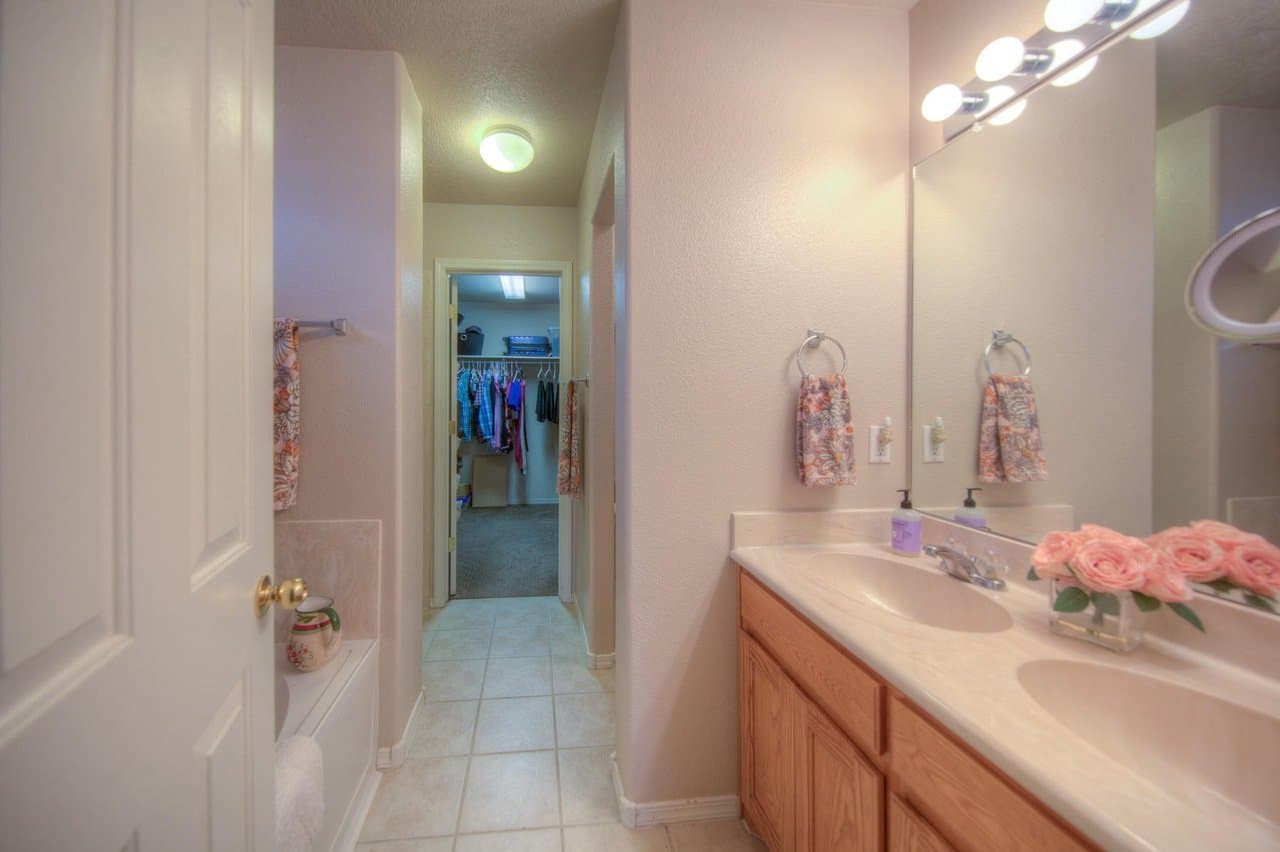 Albuquerque House: 5400 Monterey Cove Ave NW