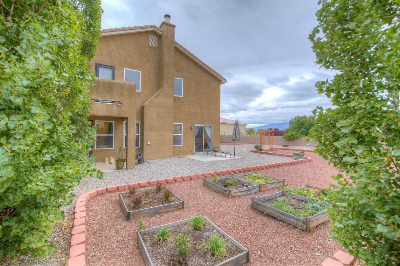 Albuquerque House: 5400 Monterey Cove Ave NW