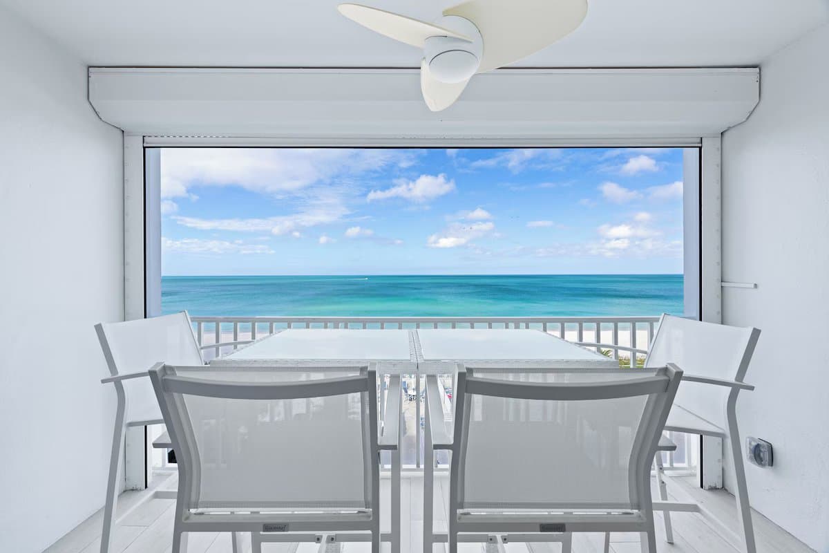 Naples Condo: 3443 Gulf Shore Blvd N