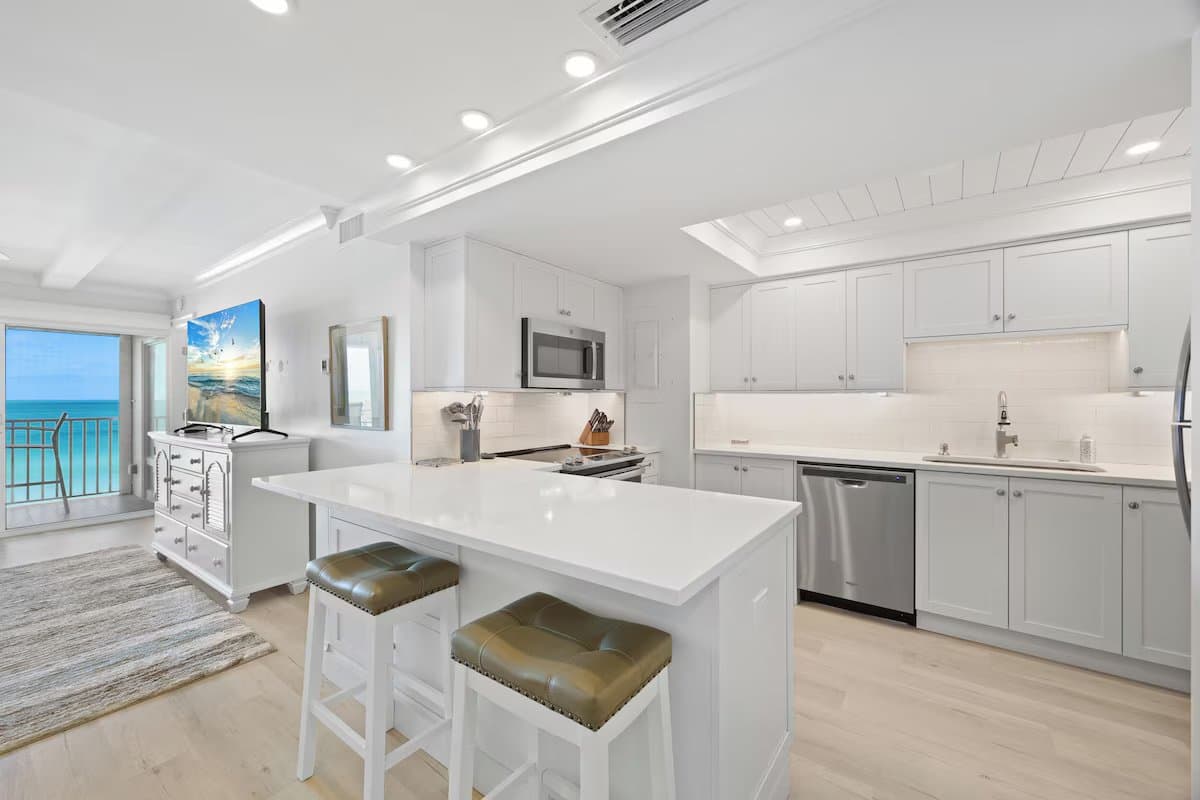 Naples Condo: 3443 Gulf Shore Blvd N