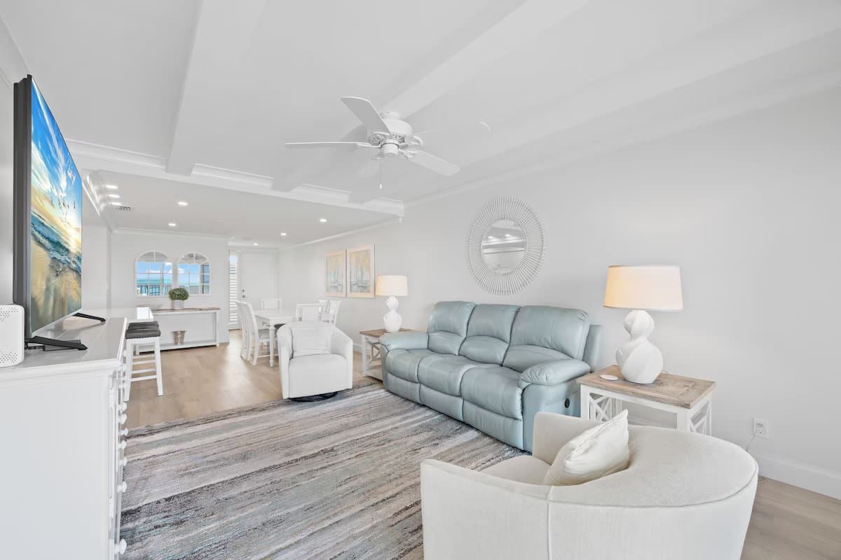 Naples Condo: 3443 Gulf Shore Blvd N