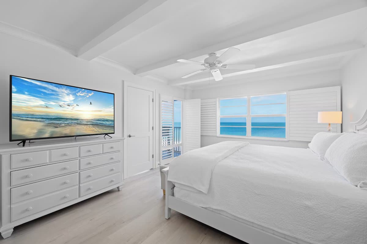 Naples Condo: 3443 Gulf Shore Blvd N
