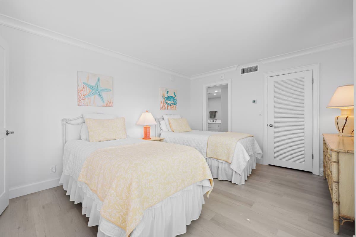 Naples Condo: 3443 Gulf Shore Blvd N