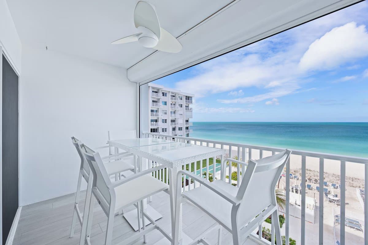 Naples Condo: 3443 Gulf Shore Blvd N