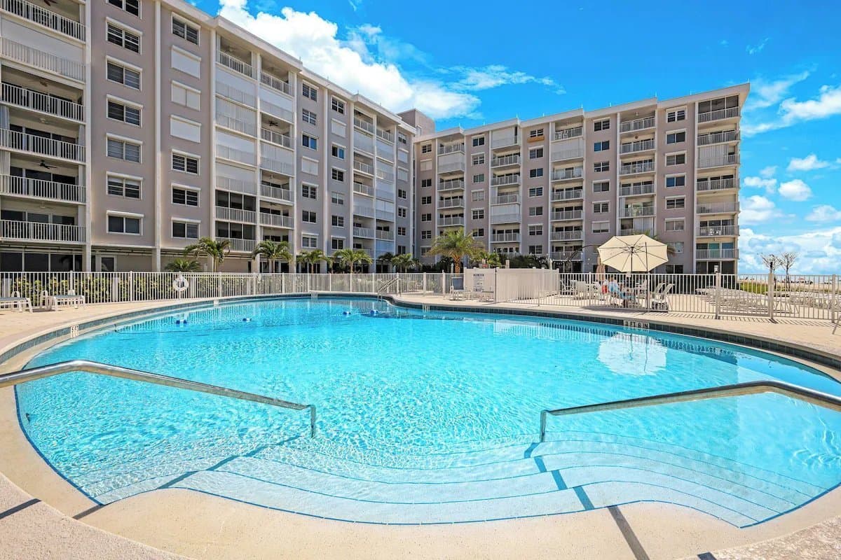 Naples Condo: 3443 Gulf Shore Blvd N