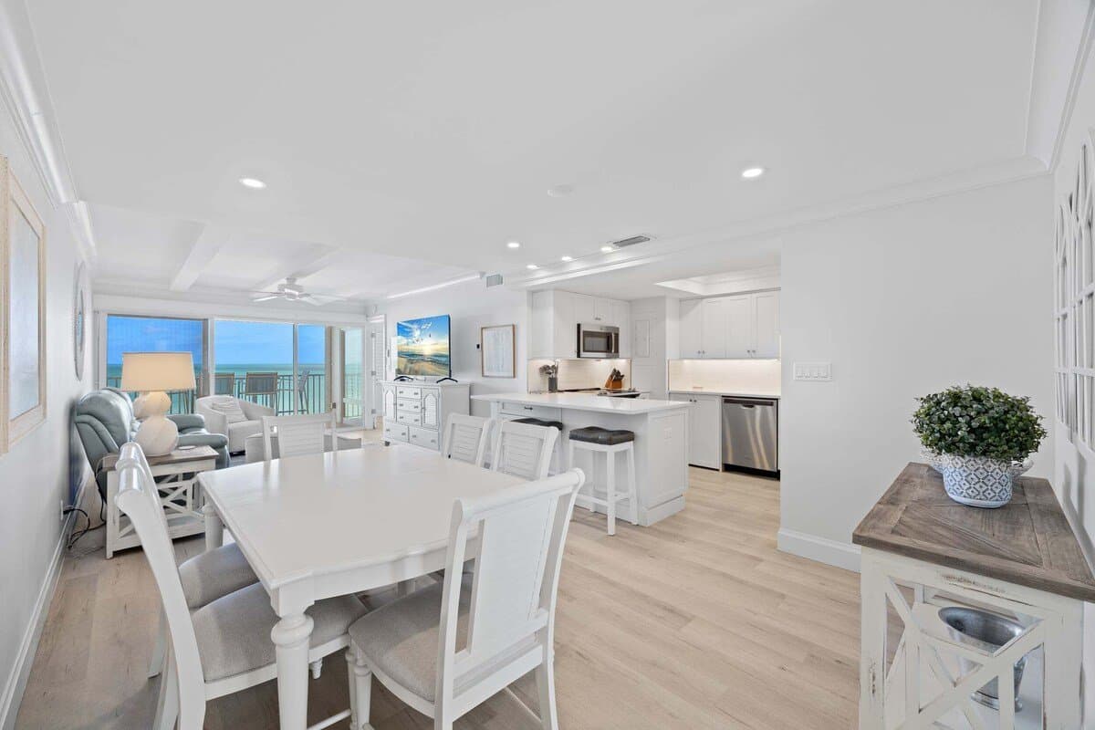 Naples Condo: 3443 Gulf Shore Blvd N