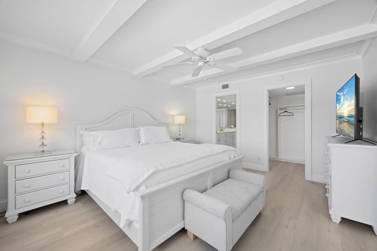Naples Condo: 3443 Gulf Shore Blvd N