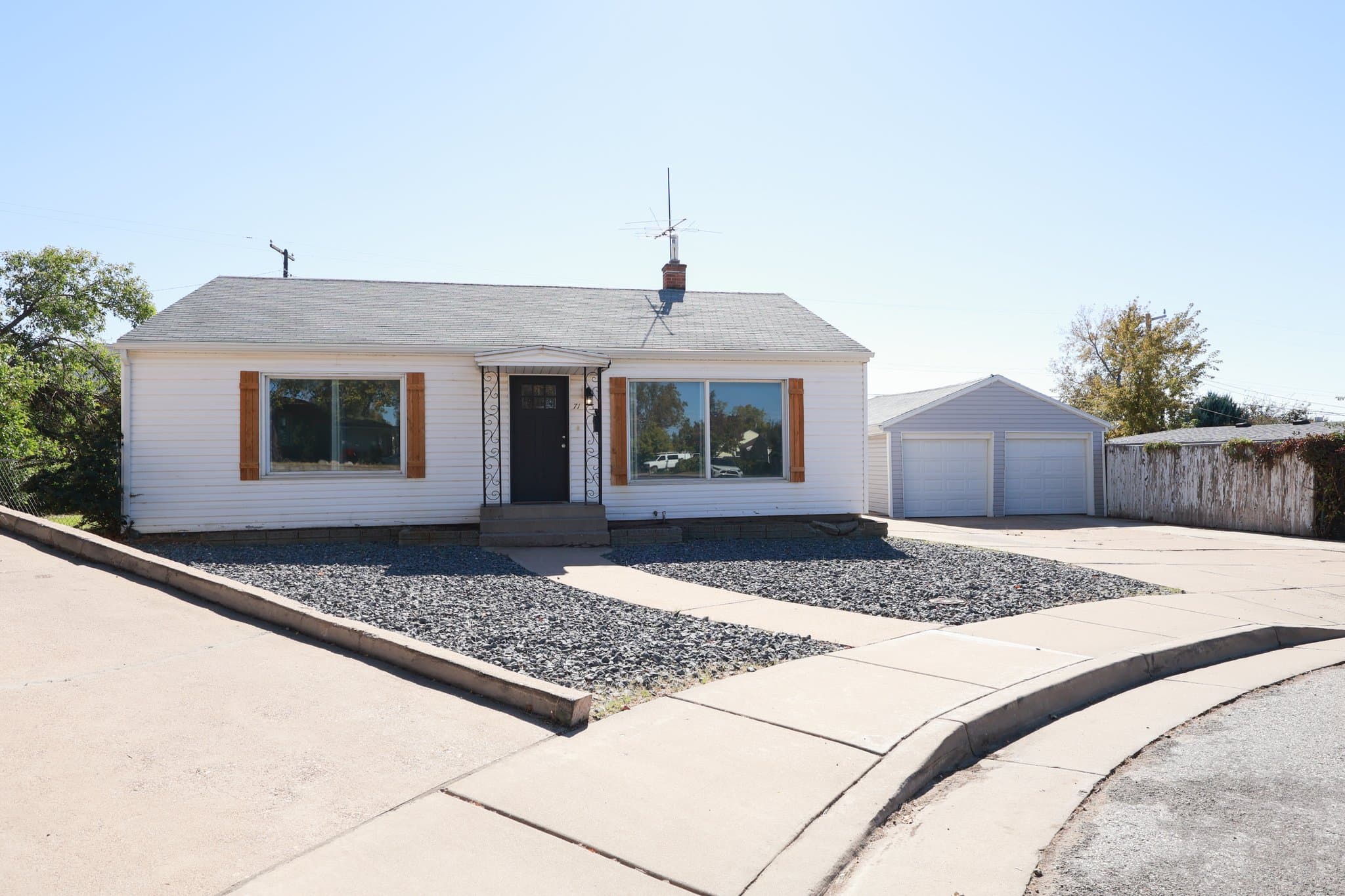 Clearfield House: 71 W 2200 N